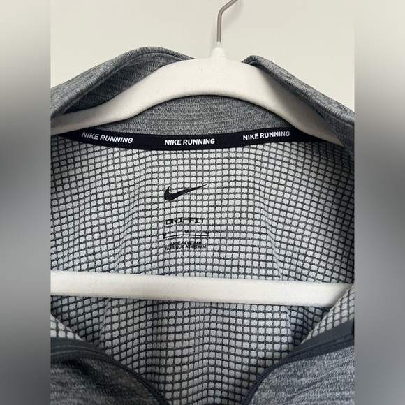 Men’s Medium Nike Lightweight 1/2 Zip Dri-Fit Pullover Heather Grey - Picture 2 of 3